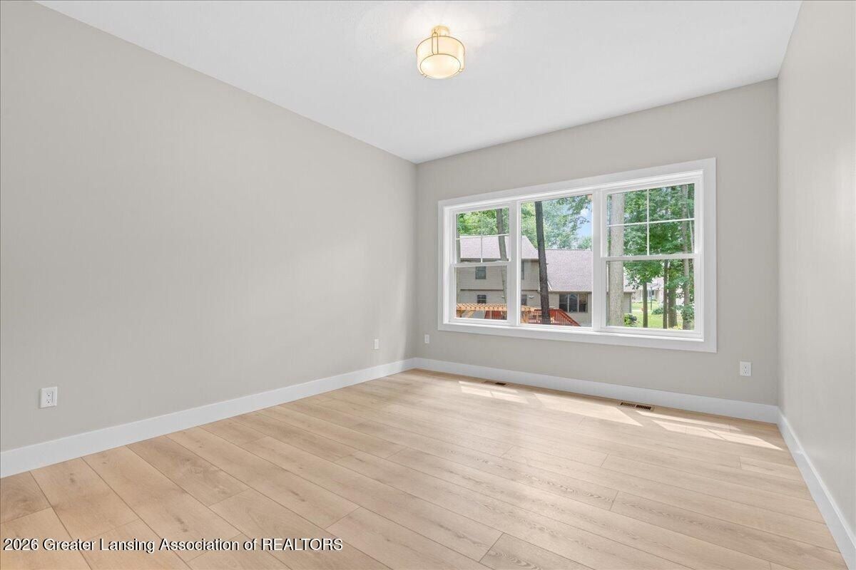 2531 Fedewood. Dewitt, MI 48820