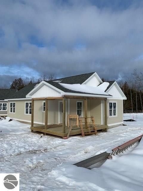 9556 N Manitou Trail. Northport, MI 49670