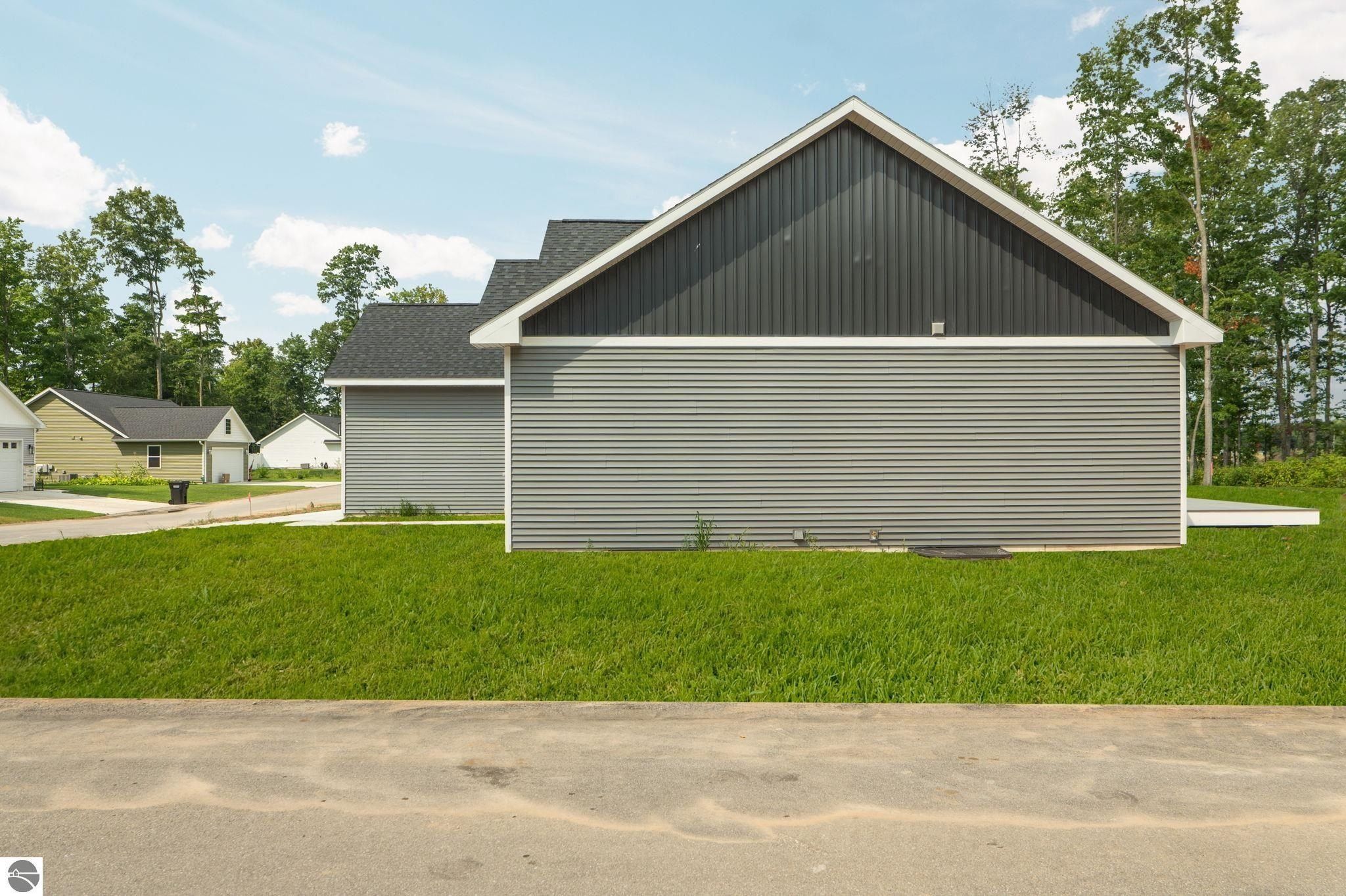 2207 Cottonwood Avenue. Grawn, MI 49637