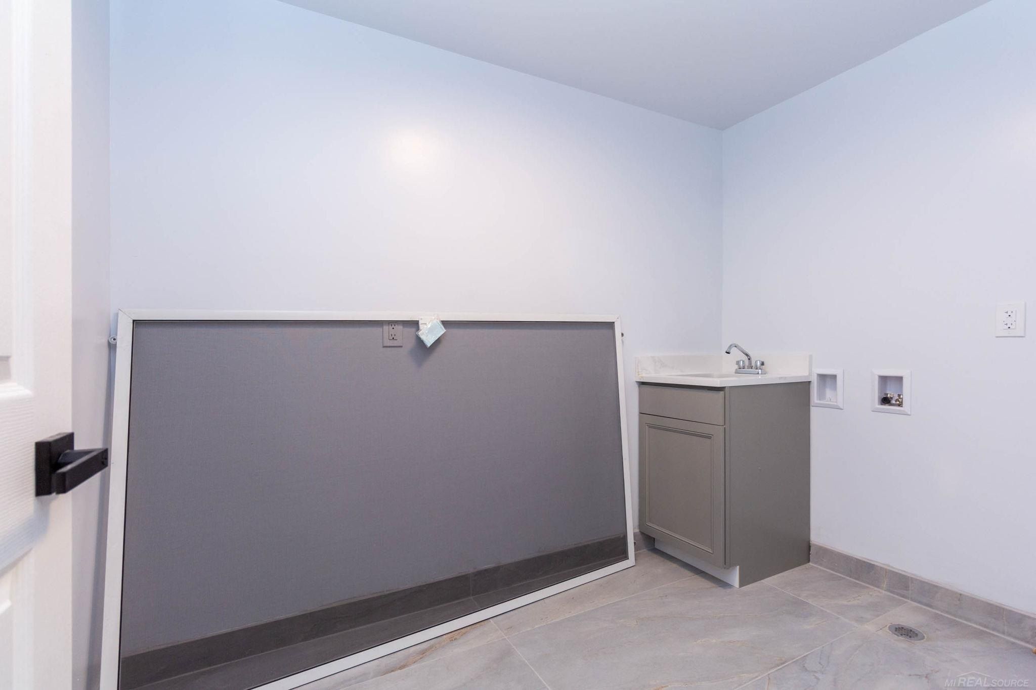 37235 Jefferson Avenue. Harrison Twp, MI 48045