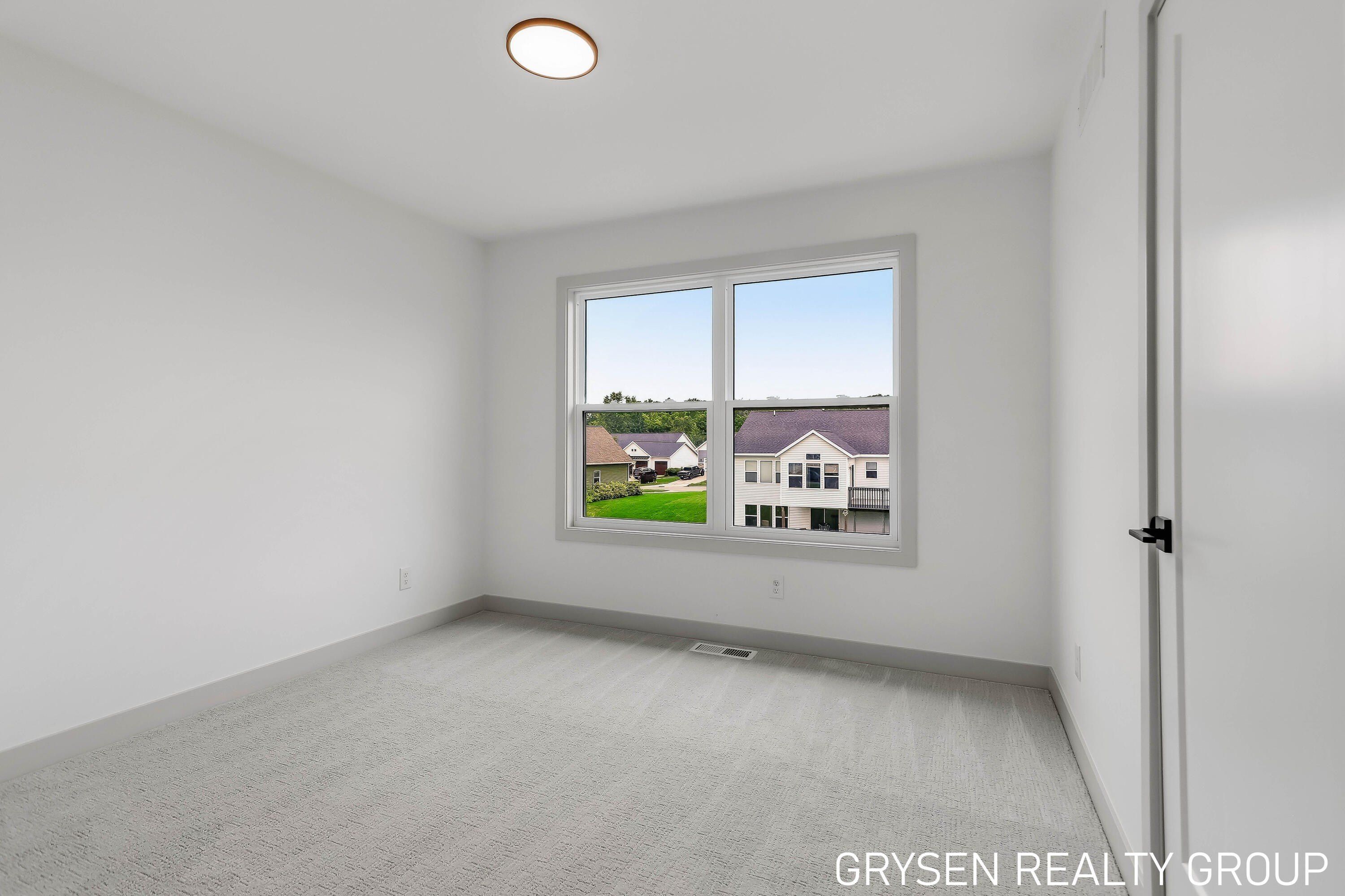 1839 Stratford Lane Nw. Grand Rapids, MI 49534