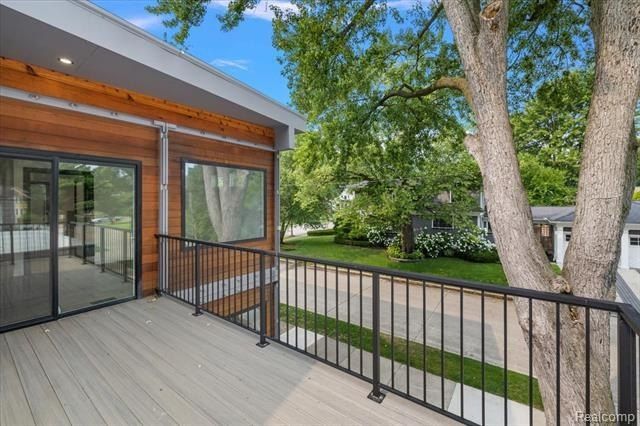 303 Forest Avenue. Royal Oak, MI 48067