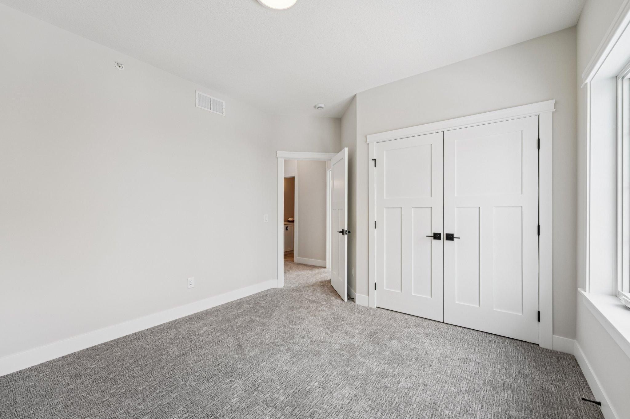 10821 Falling Water Lane. Woodbury, MN 55129