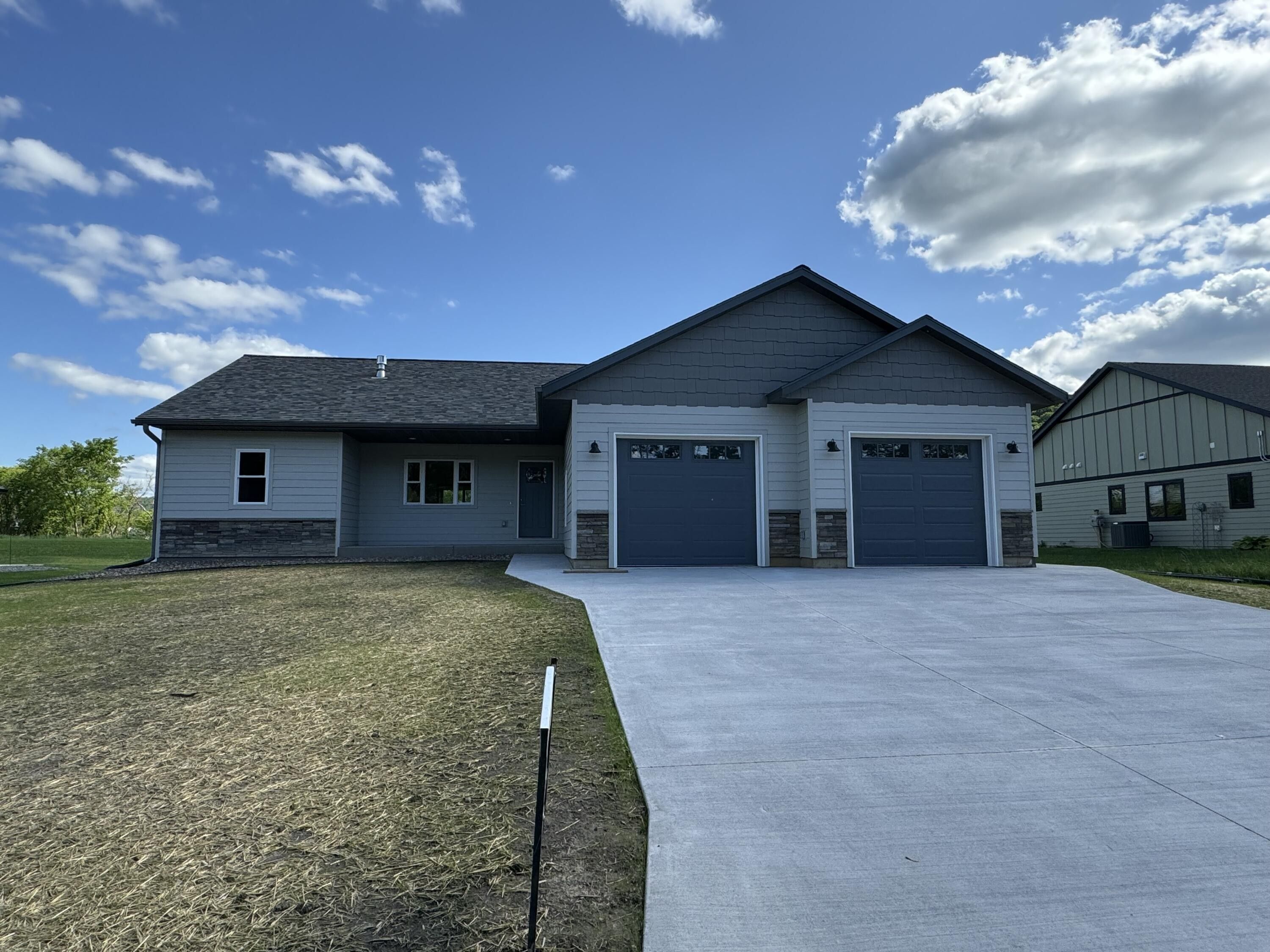 813 Bridle Ln. La Crescent, MN 55947