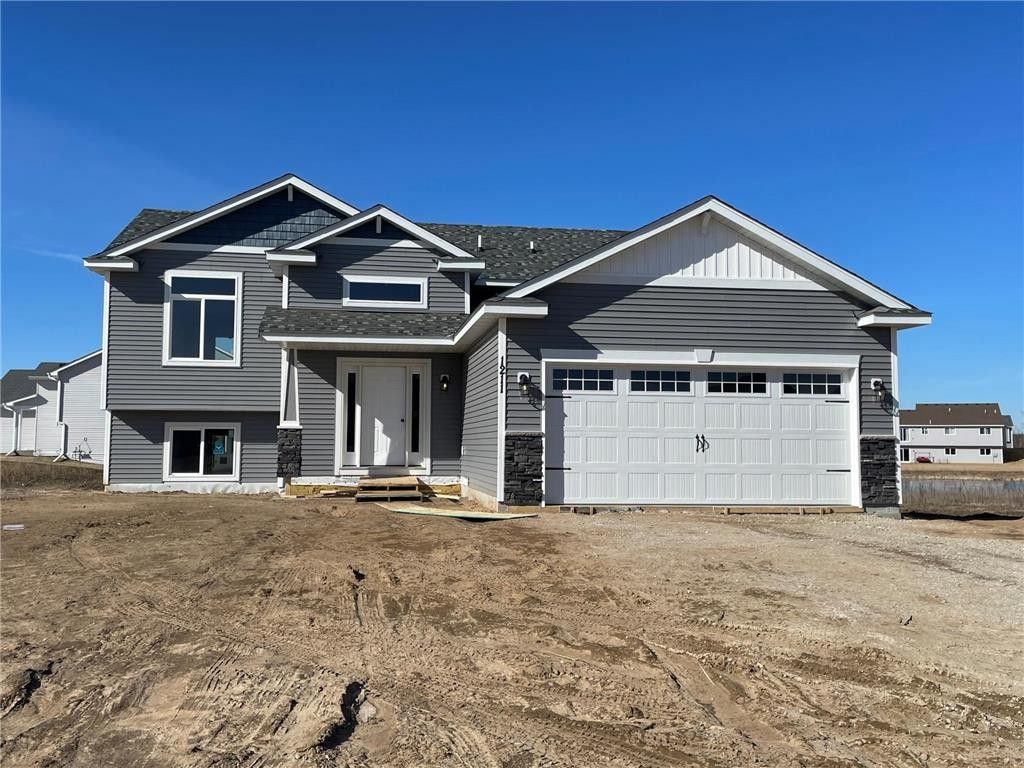 1415 Tiger Court Ne. Isanti, MN 55040