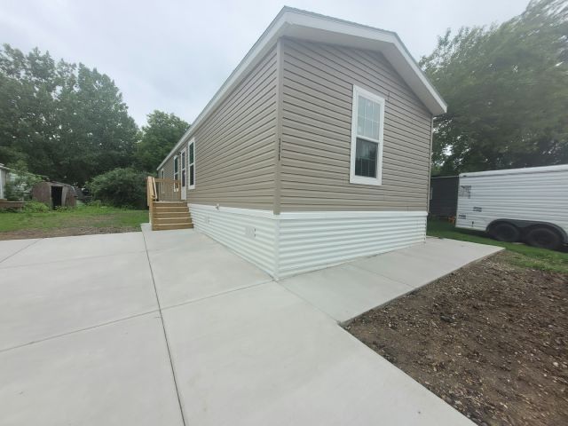 111 Maple Dr. Mankato, MN 56001