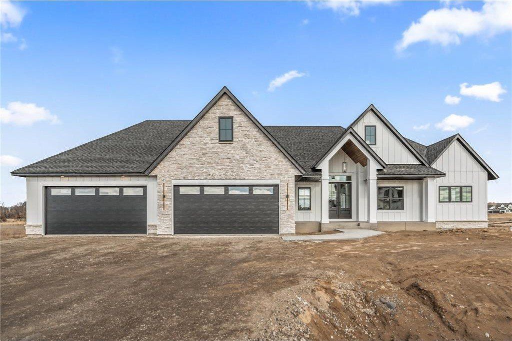 991 200Th Avenue Nw. Oak Grove, MN 55011