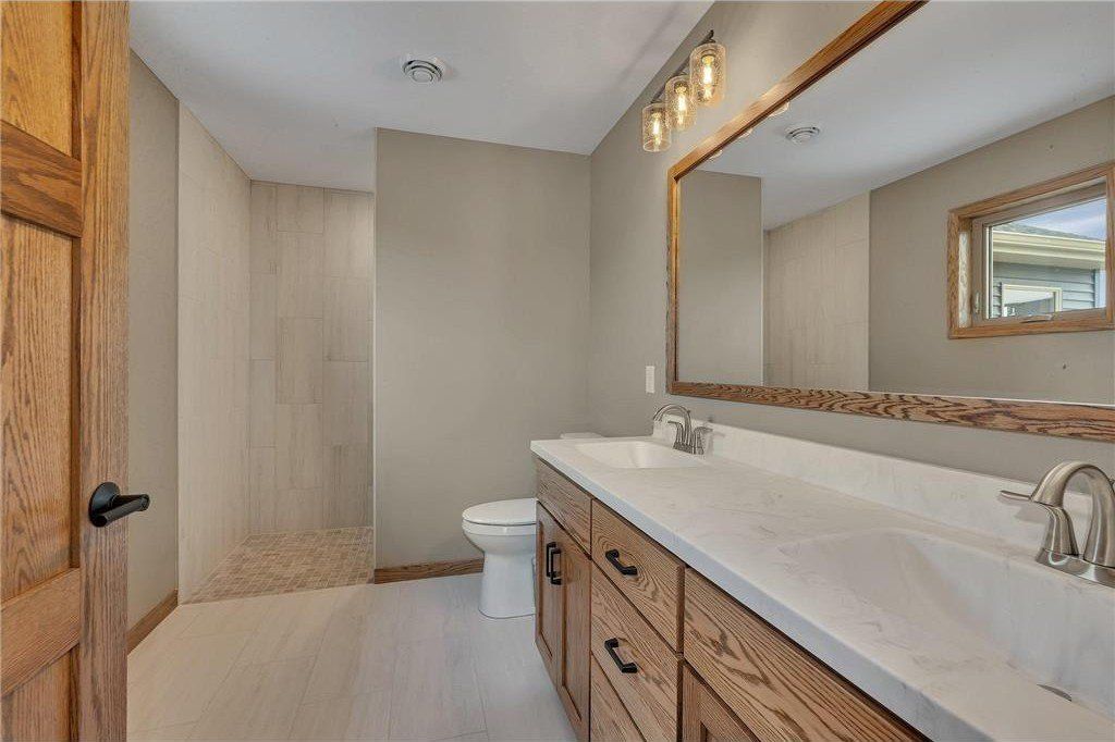 212 Woolgrass Way. Avon, MN 56310