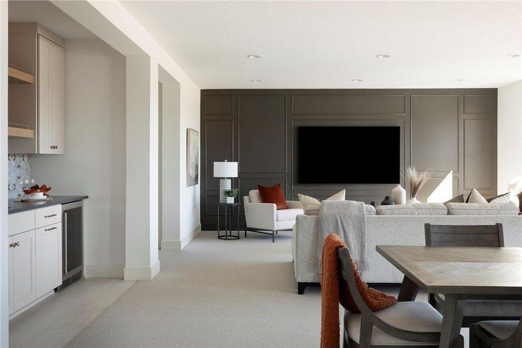 18995 Maple Lane. Deephaven, MN 55331