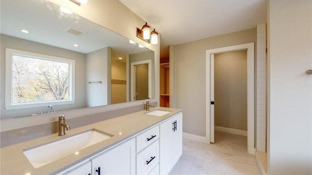 4044 Merriam Road. Minnetonka, MN 55305