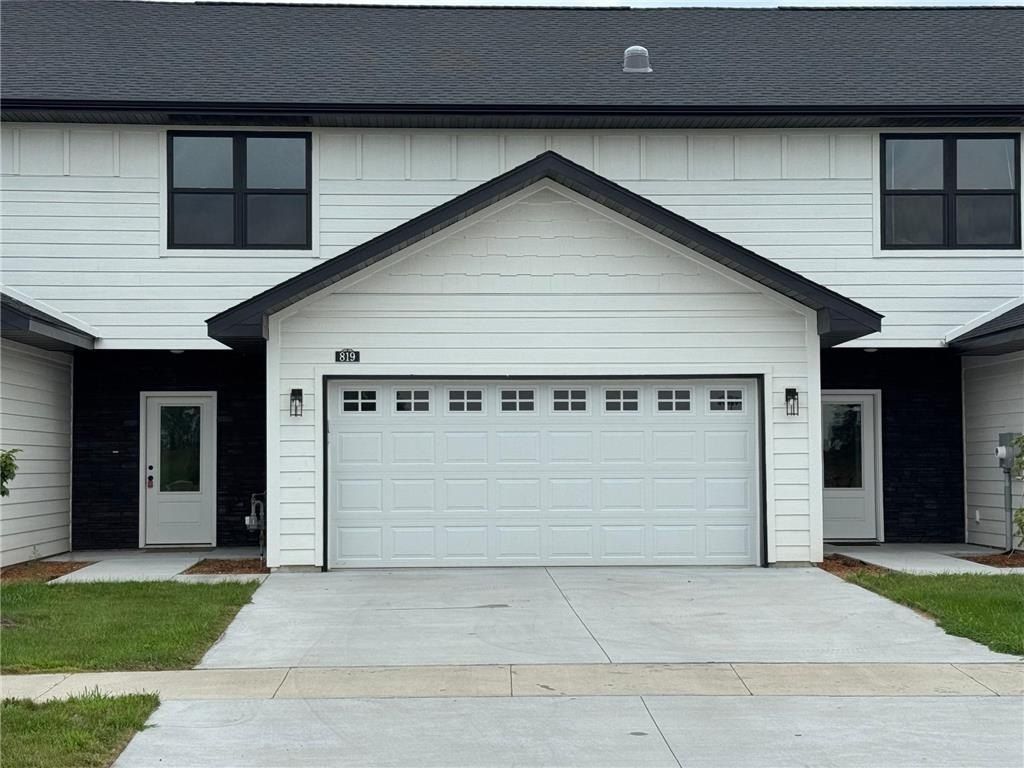 819 Viburnum Street. Belle Plaine, MN 56011