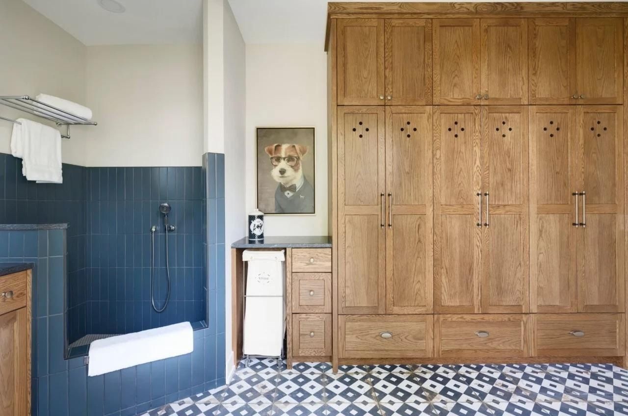 1202 La Salle Street. Wayzata, MN 55391