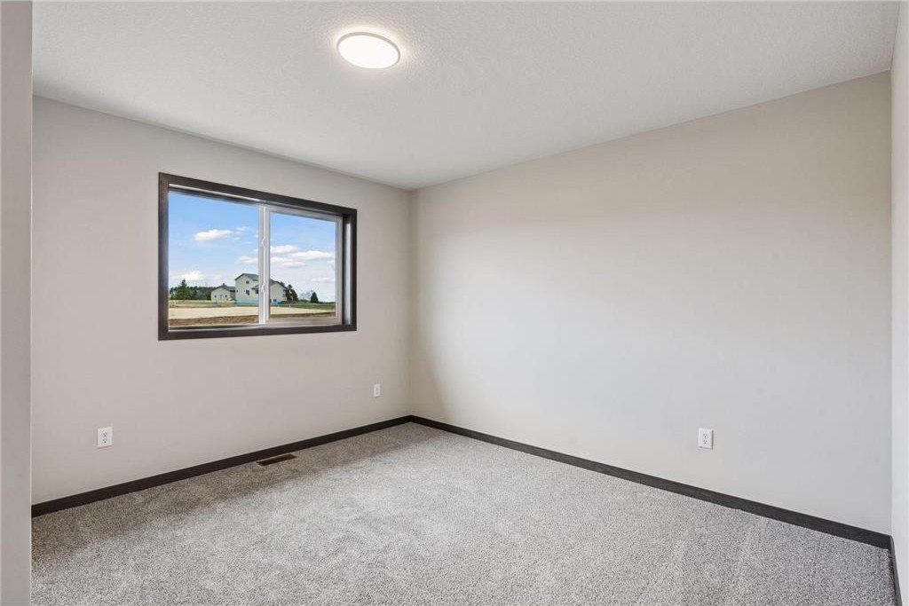 21477 Cottonwood Street Nw. Oak Grove, MN 55011