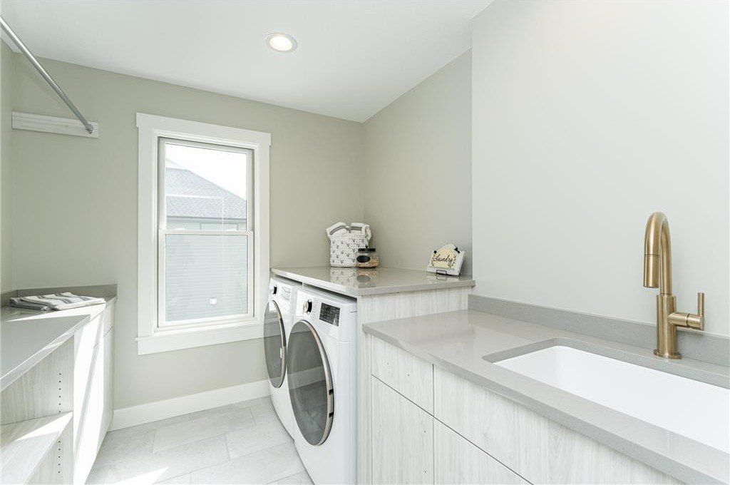 2764 Scenic Point Drive Sw. Rochester, MN 55902