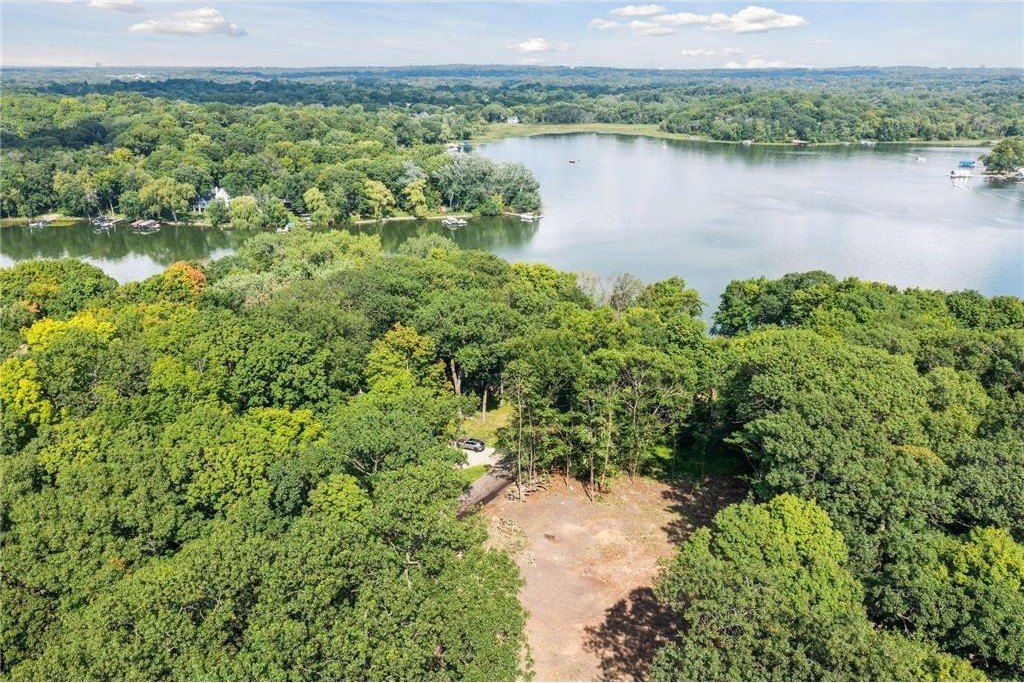 601 Fox Hill Drive. Chanhassen, MN 55317