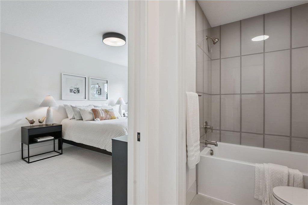 705 Ensconced Way. Chaska, MN 55318