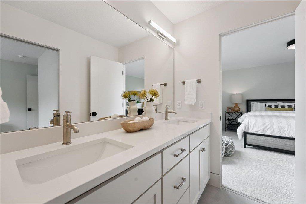 705 Ensconced Way. Chaska, MN 55318