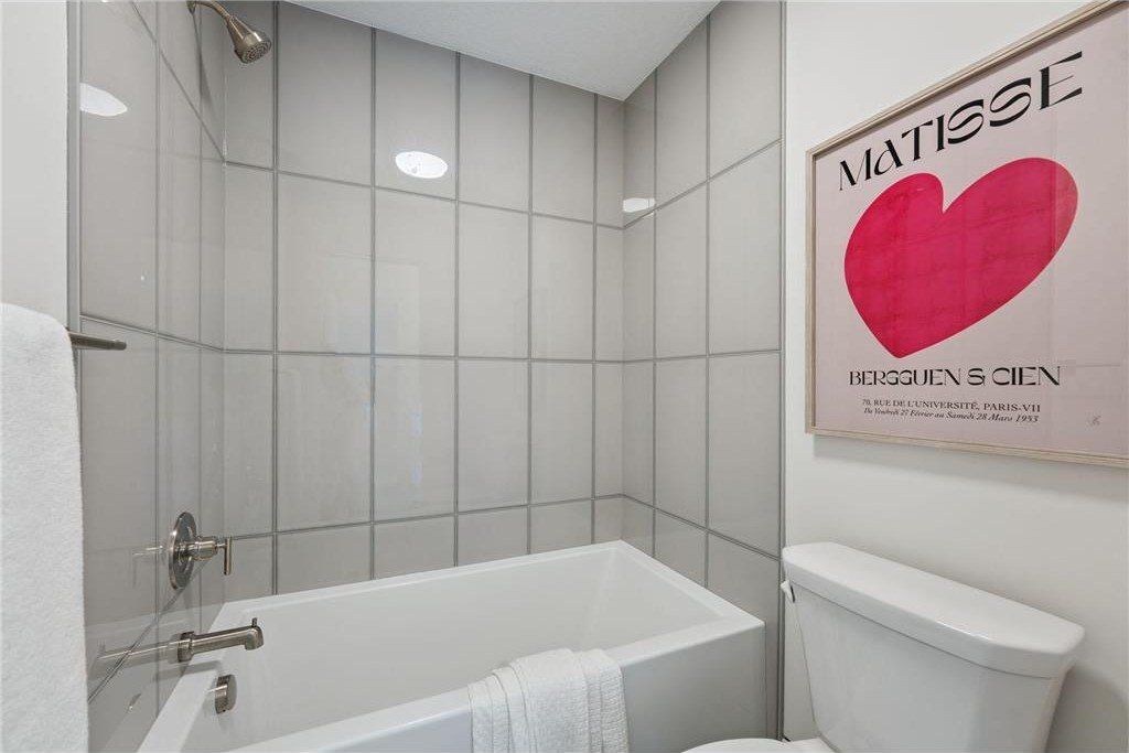 705 Ensconced Way. Chaska, MN 55318