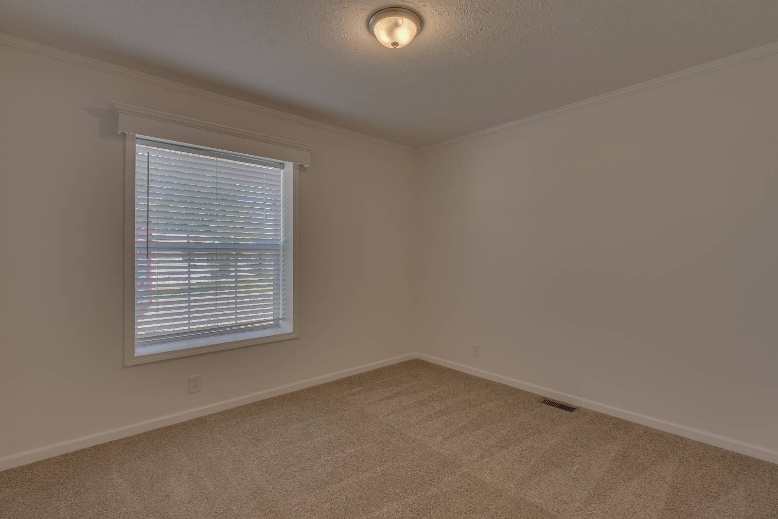 258 Kingsway Dr. North Mankato, MN 56003