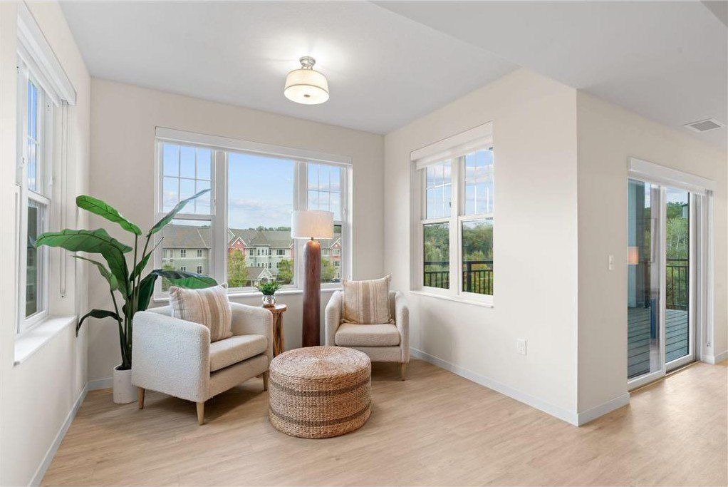 1875 E Shore Drive. Maplewood, MN 55109