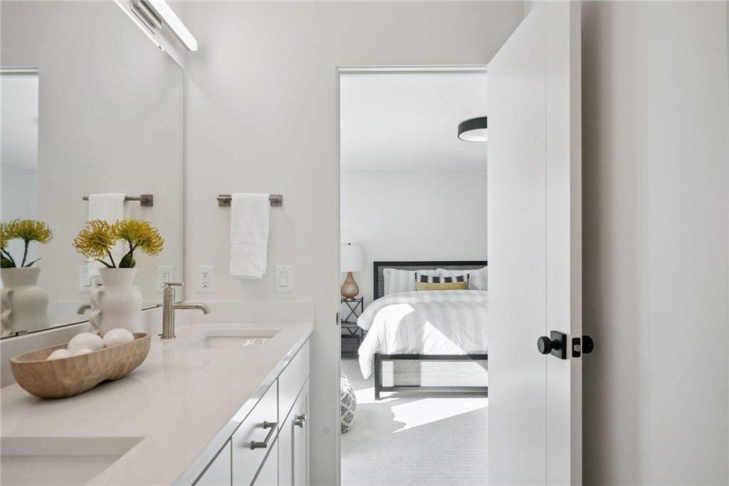 713 Ensconced Way. Chaska, MN 55318