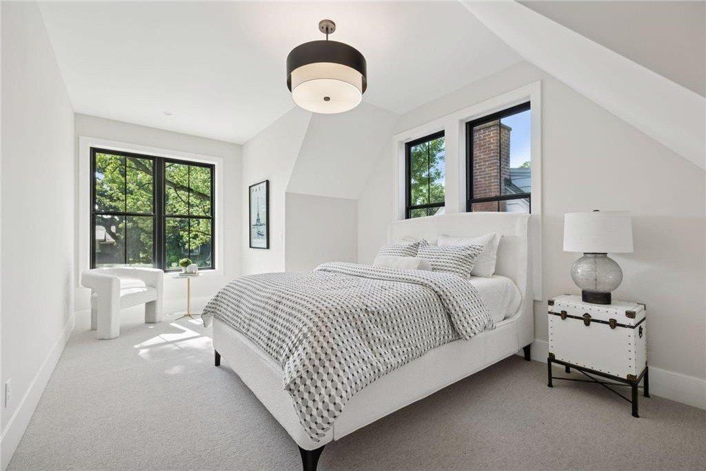 5341 Kellogg Avenue. Edina, MN 55424