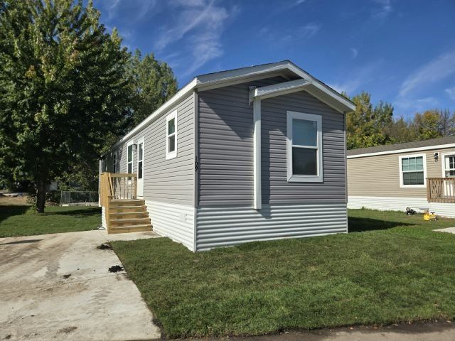 109 Maple Dr. Mankato, MN 56001