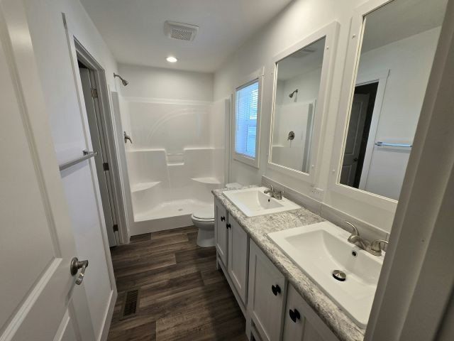 207 Spruce Lane. Mankato, MN 56001