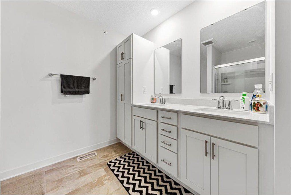 2006 Tyrone Drive. Shakopee, MN 55379