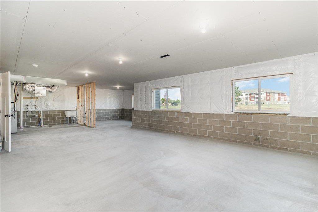 718 Margaret Lane Ne. Isanti, MN 55040