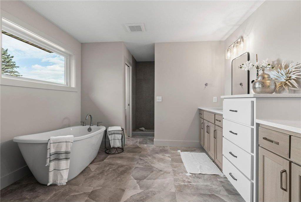 4944 Parkside Circle. Saint Paul, MN 55124