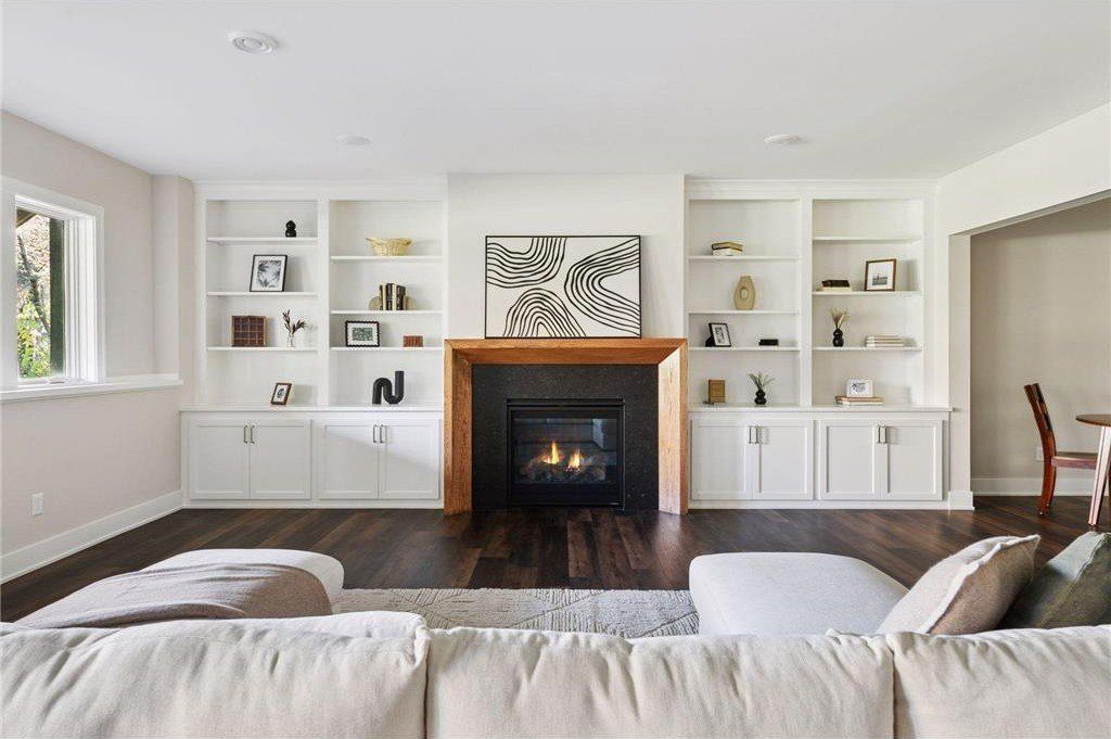 631 Callahan Place. Mendota Heights, MN 55118