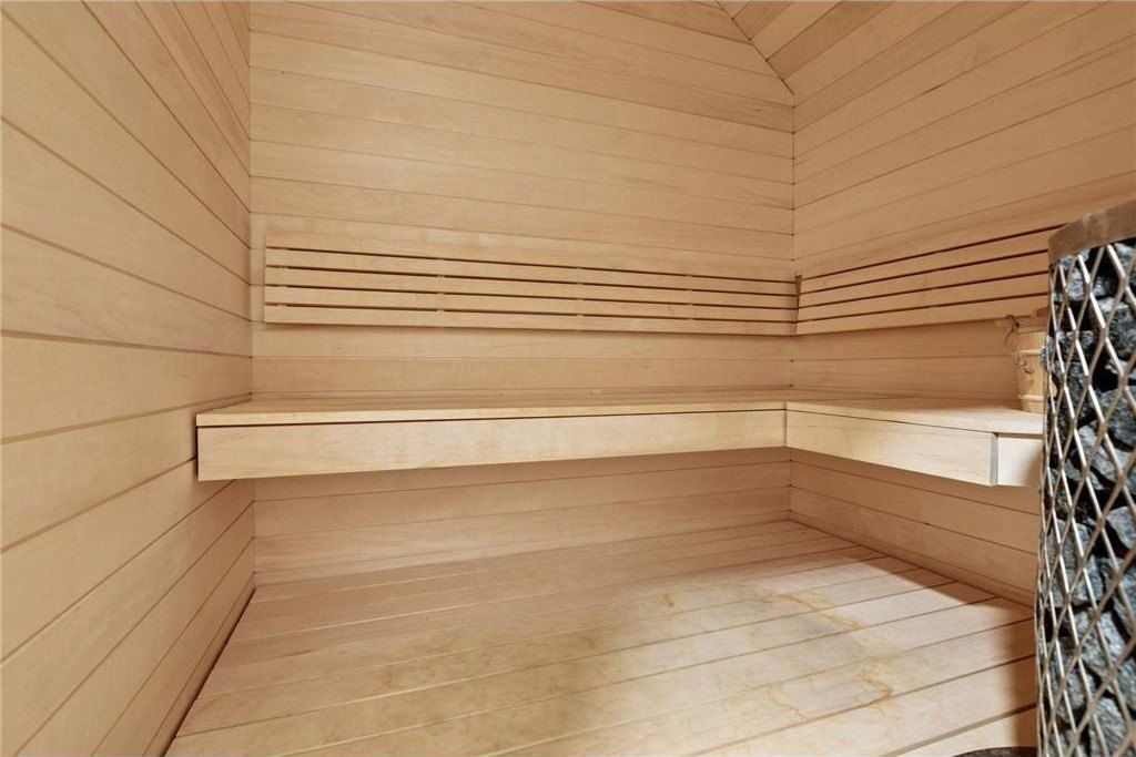 20555 Linden Road. Deephaven, MN 55331