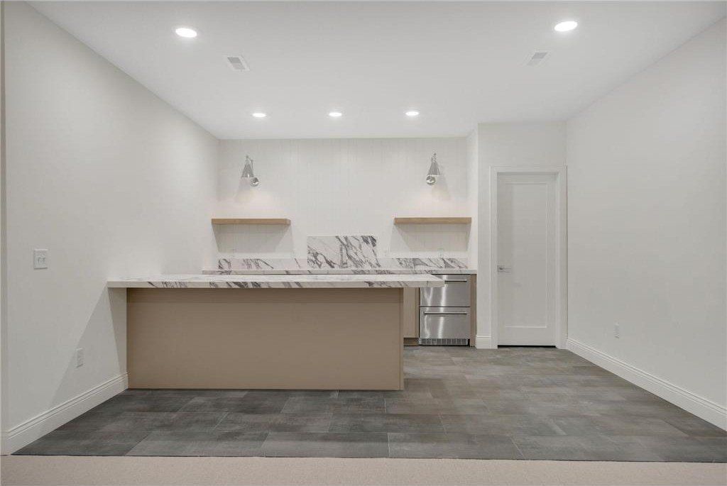 320 Laurel Curve. Golden Valley, MN 55426