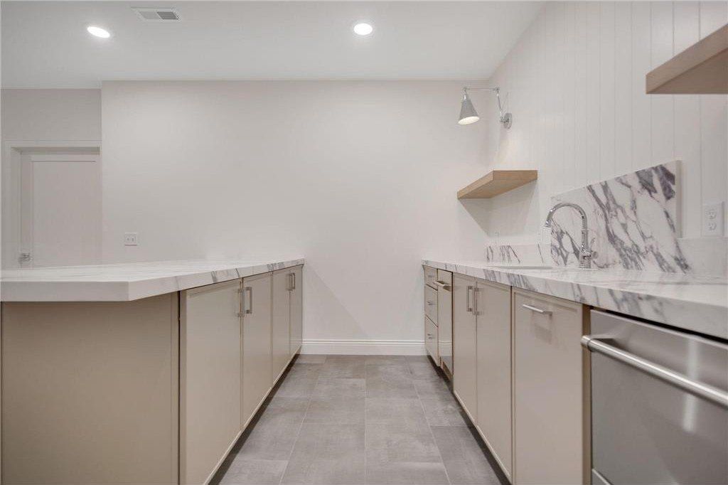 320 Laurel Curve. Golden Valley, MN 55426