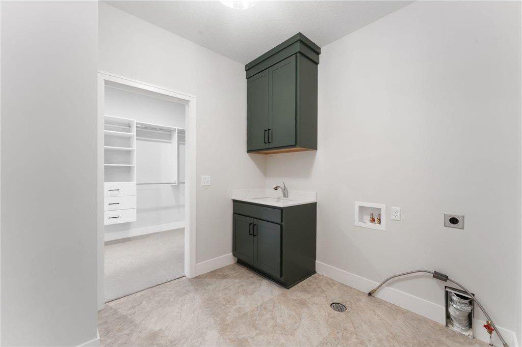 4950 Parkside Circle. Eagan, MN 55123