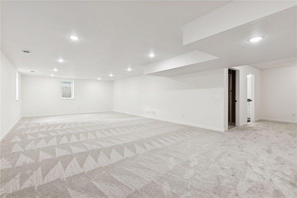 16340 Gladiola Avenue W. Lakeville, MN 55068