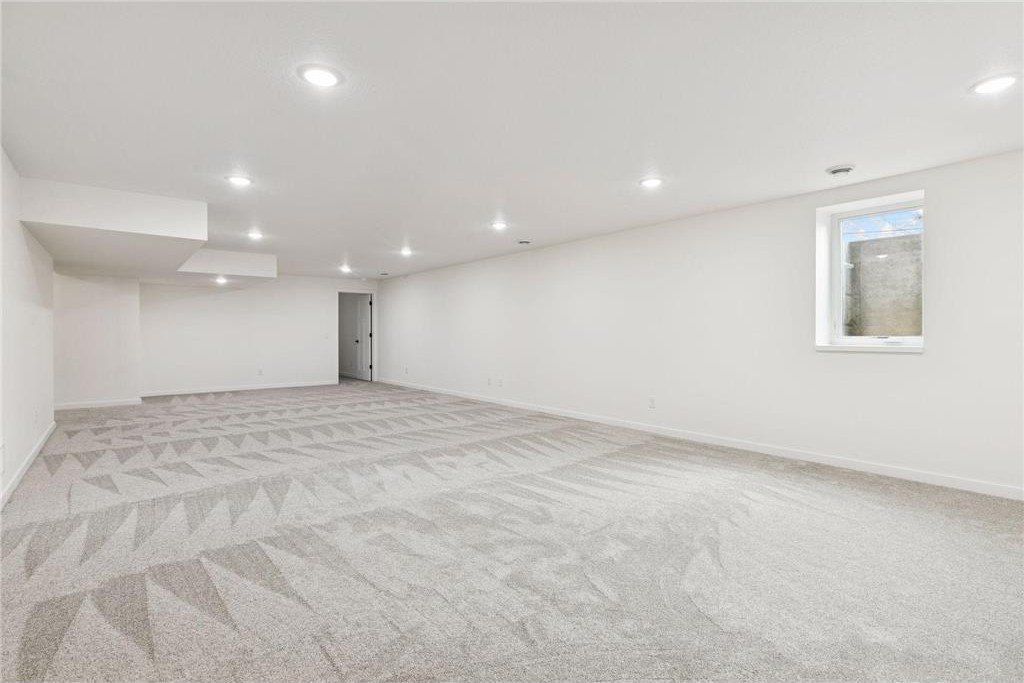 16340 Gladiola Avenue W. Lakeville, MN 55068