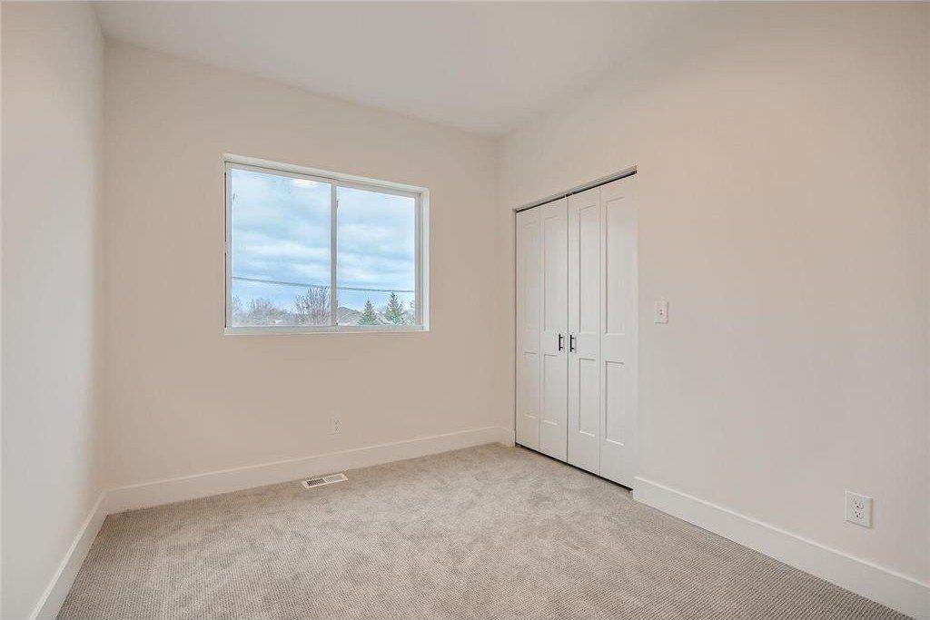 1995 11Th Avenue E. Maplewood, MN 55119