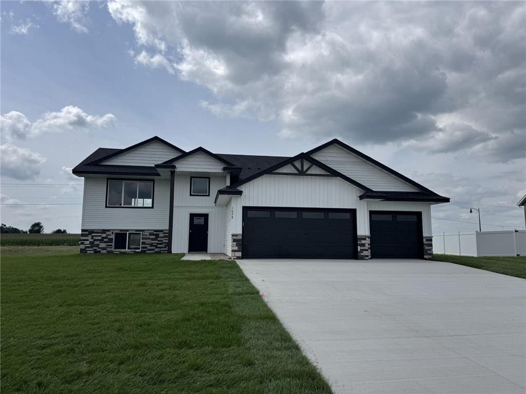 23243 Arrowhead Street Nw. Saint Francis, MN 55070