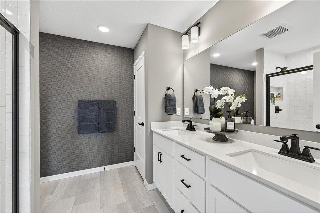 19972 Hunters Ridge. Corcoran, MN 55374