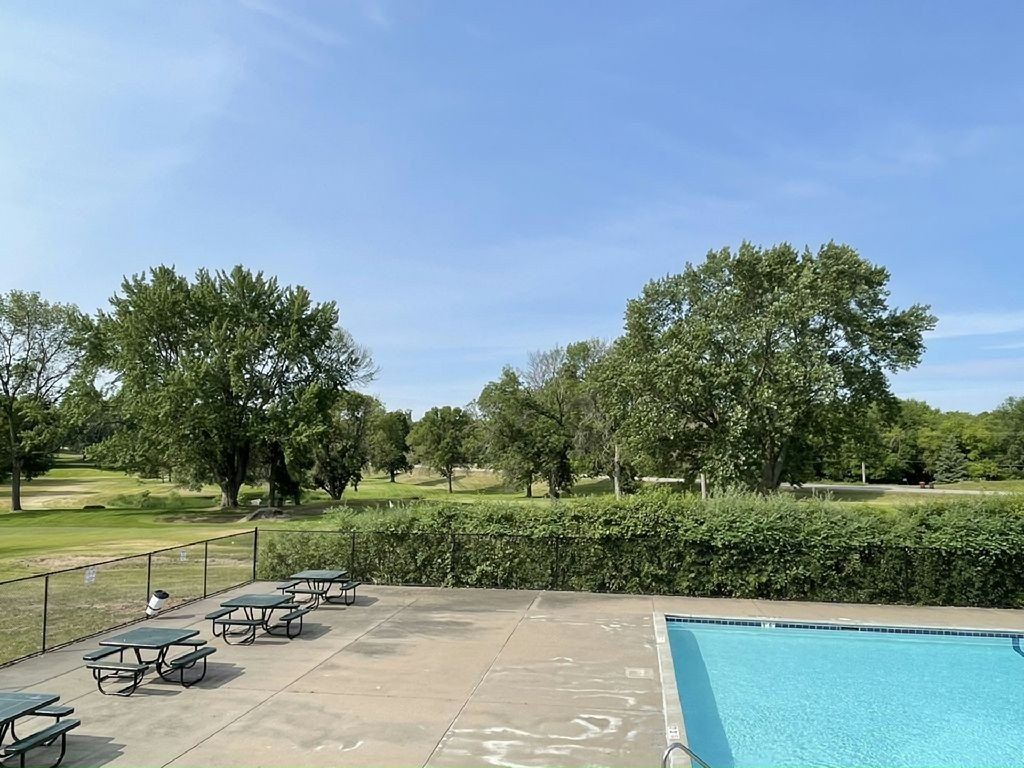 613 Cimarron. Lake Elmo, MN 55042