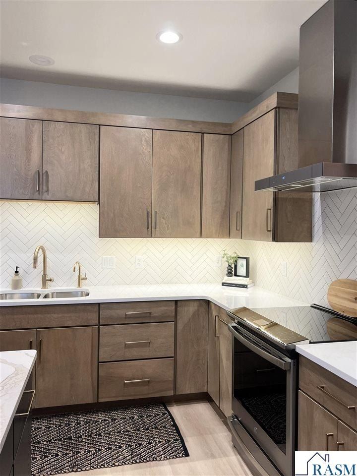 1042 Saba Boulevard. Mankato, MN 56001