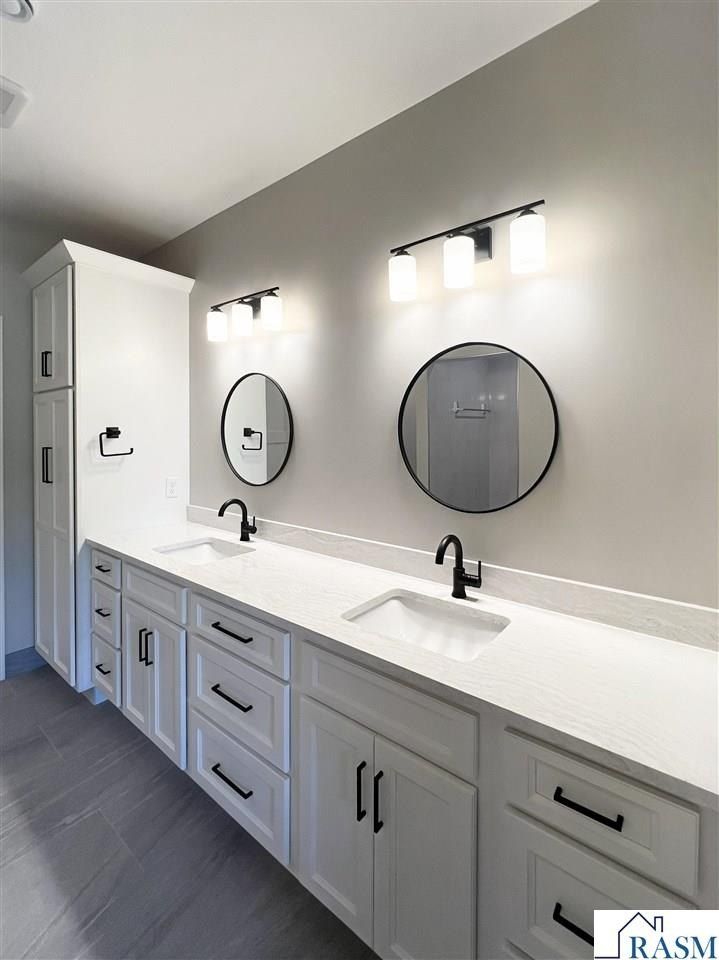 1046 Saba Boulevard. Mankato, MN 56001