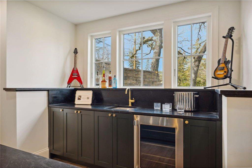 4717 Meadow Road. Edina, MN 55424