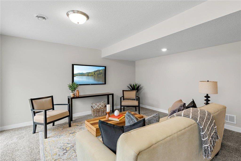 617 Sienna Drive. Watertown, MN 55388