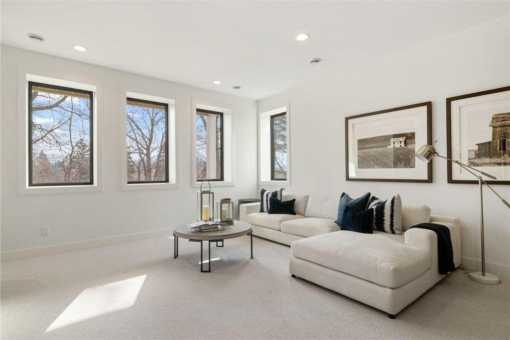 9602 Crestwood Terrace. Eden Prairie, MN 55347