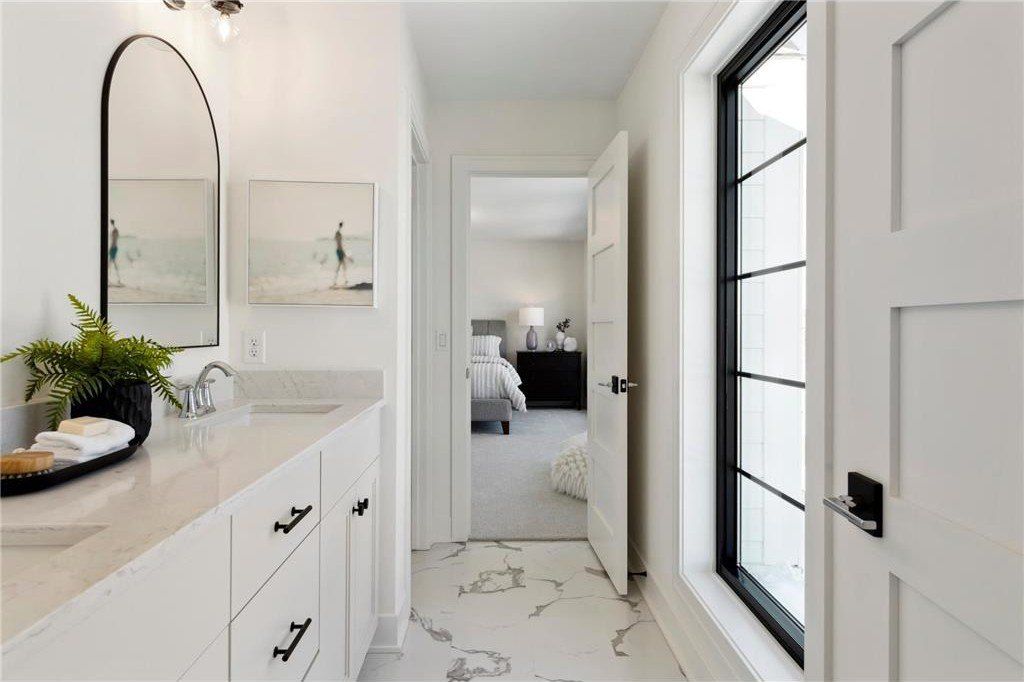 707 Ensconced Way. Chaska, MN 55318