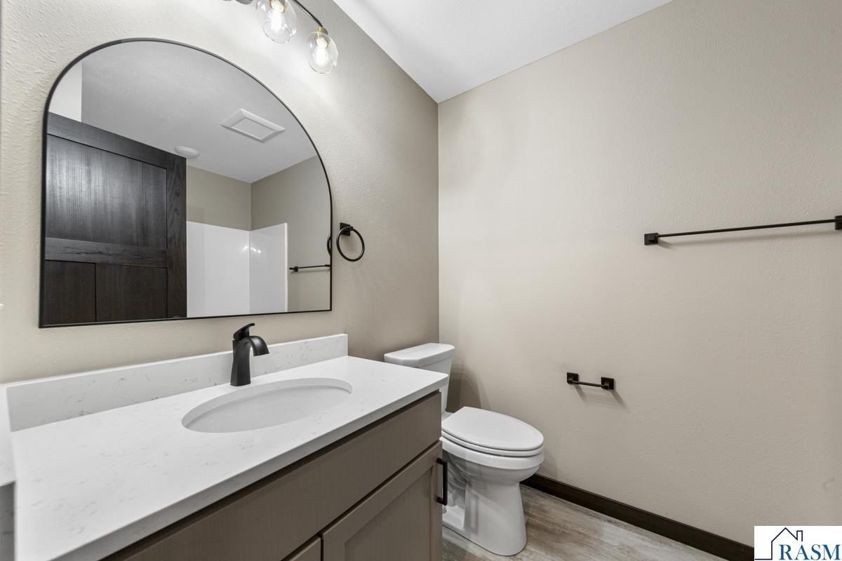 3202 Noble Drive. Mankato, MN 56001