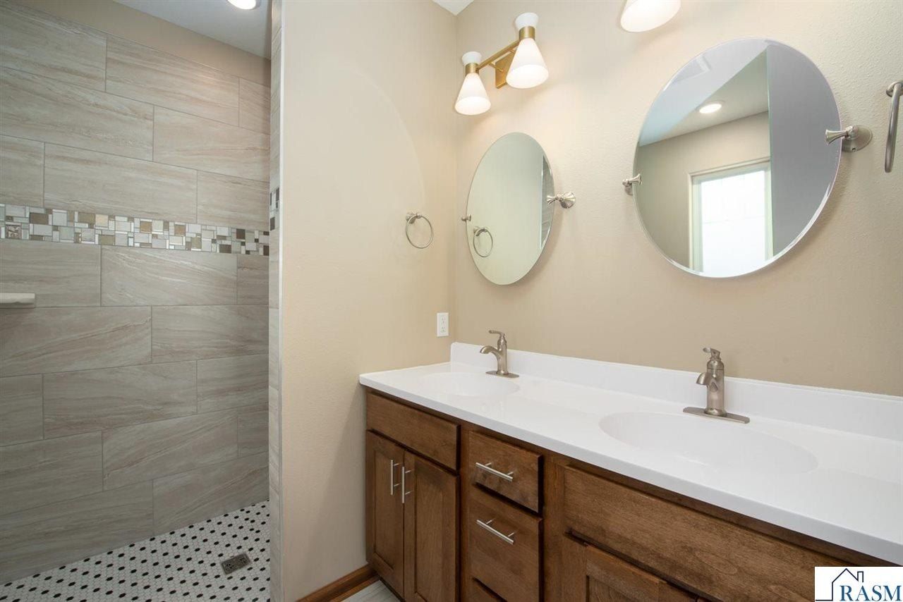 3116 Bassett Drive. Mankato, MN 56001